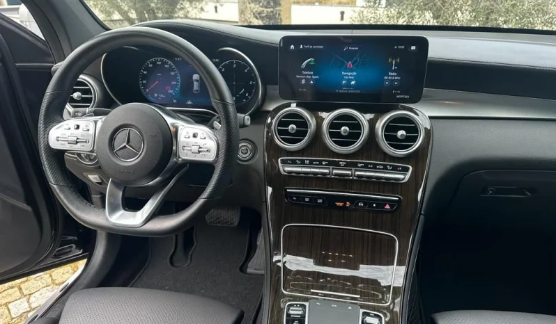 Mercedes-Benz GLC 300 Coupe d 4Matic 9G-TRONIC AMG Line completo